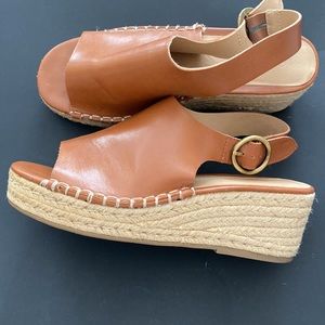 Universal Thread Sandals